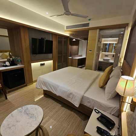 Hotel Golden Nest ת'יין מראה חיצוני תמונה