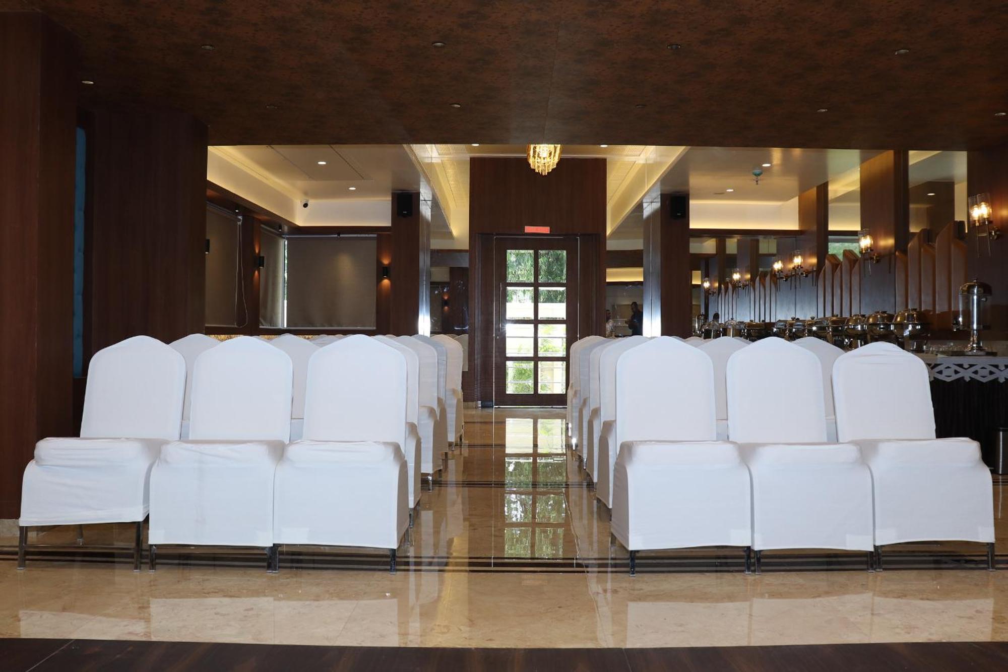 Hotel Golden Nest ת'יין מראה חיצוני תמונה