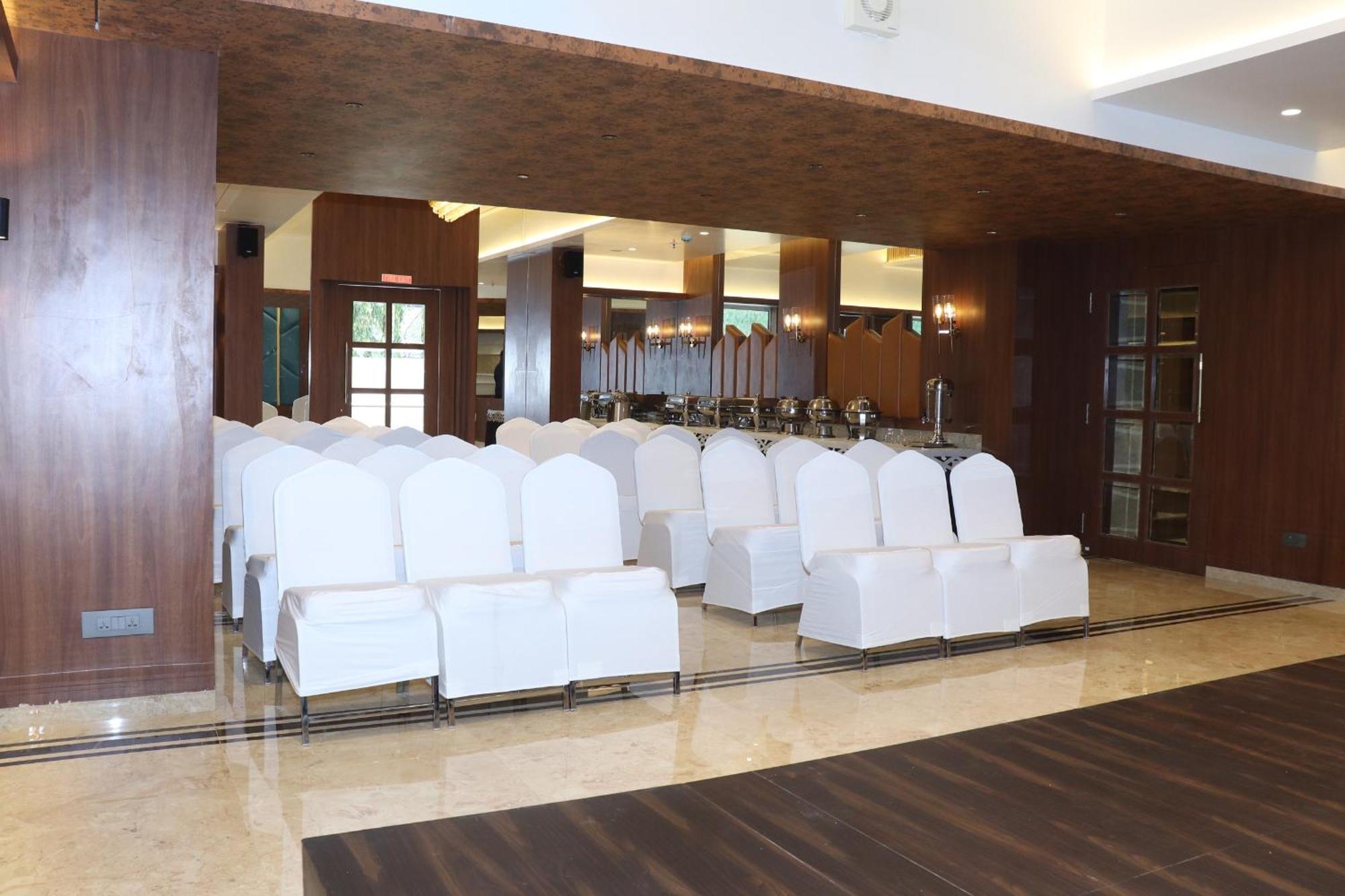 Hotel Golden Nest ת'יין מראה חיצוני תמונה