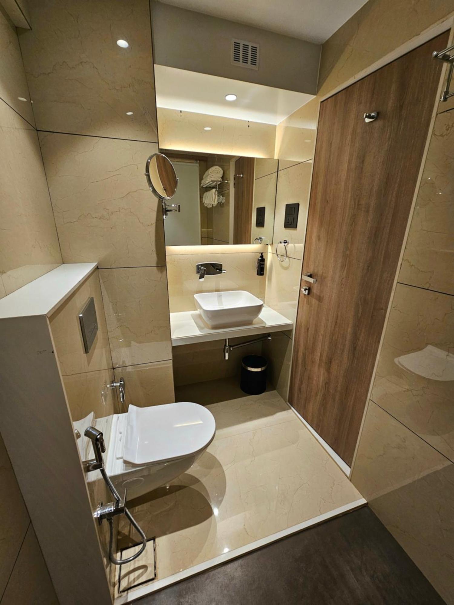 Hotel Golden Nest ת'יין מראה חיצוני תמונה